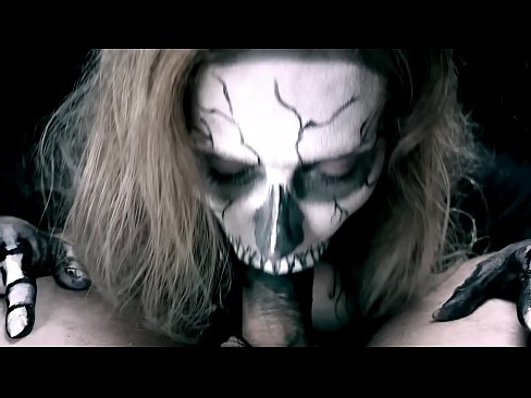 ❤️ Demona knabino suĉanta kokon per sia nigra buŝo kaj glutante kumon. ❤❌ Rusia porno ĉe ni ☑